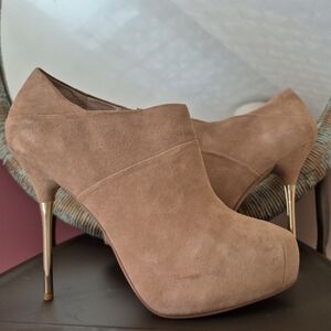 Obsession Rules Suede Spiked Heels - Size 10‎